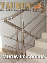 Перила (ограждающая конструкция) из нержавеющей стали (зеркальная полировка) для лестниц и лестничных подъемов в административных зданиях и офисных помещениях
