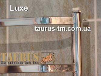 Увеличенный вид на перемычку и стойку полотенцесушителя LUXE  от TAURUS (Смела)