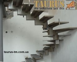 Металический каркас на лестничные марши (ступеньки перед заливкой бетоном)