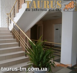 Алюминиевые перила, ограждения и поручни для лестниц в административное здание